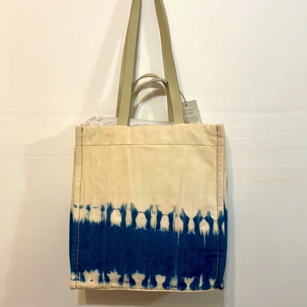 NWT - Lucky Brand ladies over the shoulder hobo bag. - Picture 3 of 7